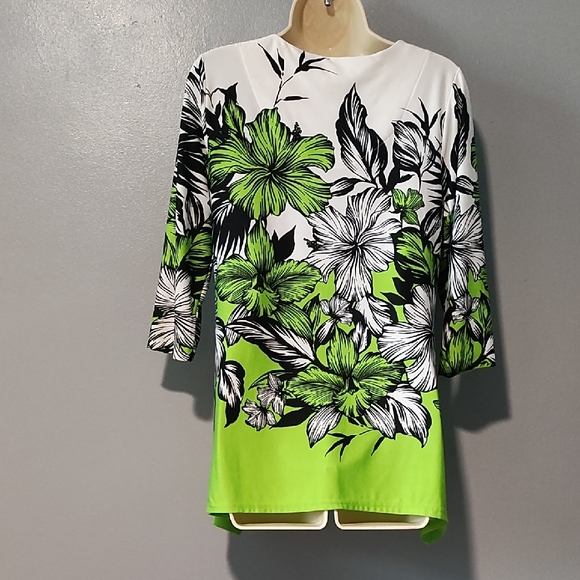 Floral Green and Black Women's Top - Picture 11 of 17